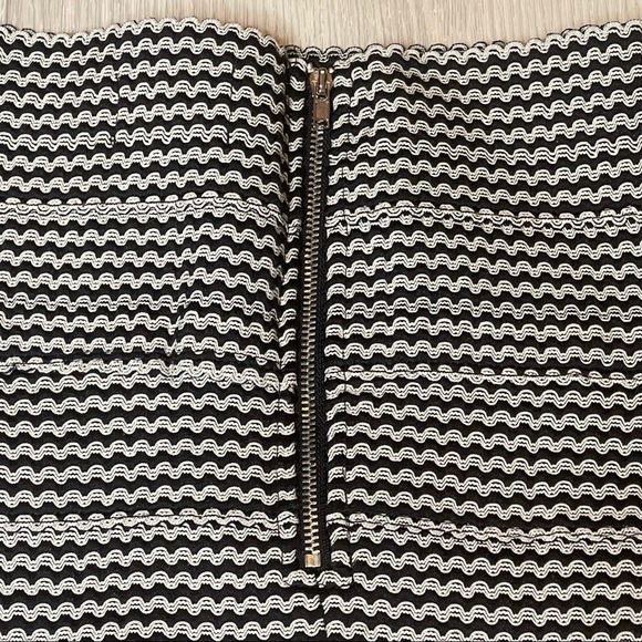 NWOT Petit Gateau Black and White Rick Rack Pleated Mini Skirt Size Large - Picture 7 of 9